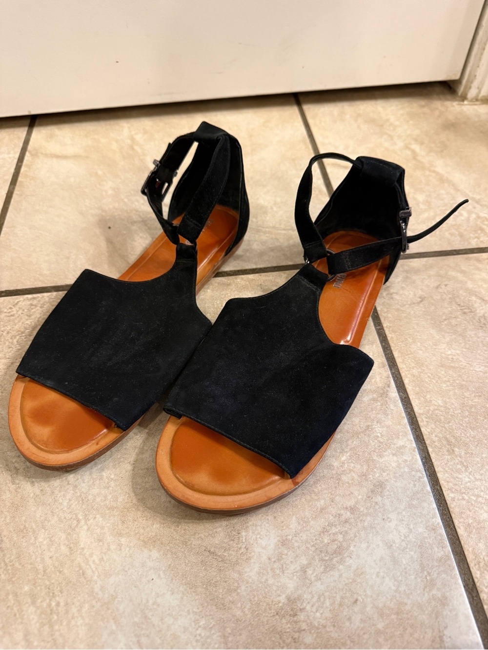 Gianni Bini Black Suede T-Strap Open Sandals with Tan Footbed